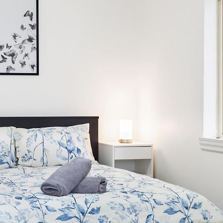 Burwood New 2 Bedroom 2 Bathroom Apartment Сидней Экстерьер фото