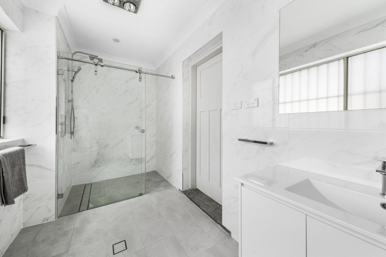 Burwood New 2 Bedroom 2 Bathroom Apartment Сидней Экстерьер фото