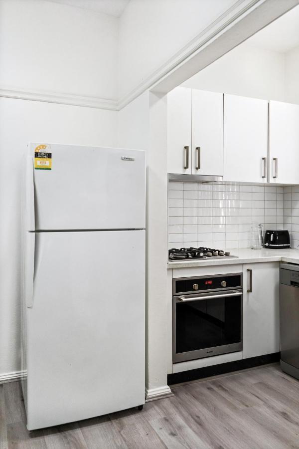 Burwood New 2 Bedroom 2 Bathroom Apartment Сидней Экстерьер фото